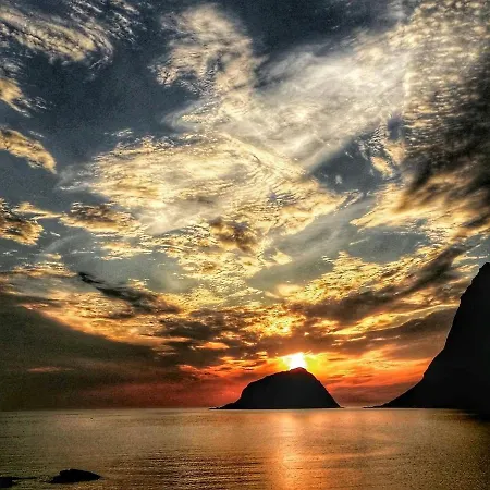 Vakantiehuis Panorama Lofoten With Jacuzzi Magic View