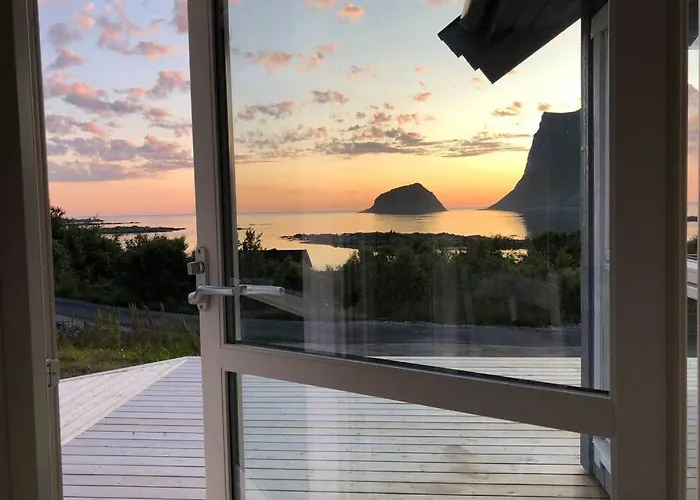 Semesterbostad Panorama Lofoten With Jacuzzi Magic View Offersoya